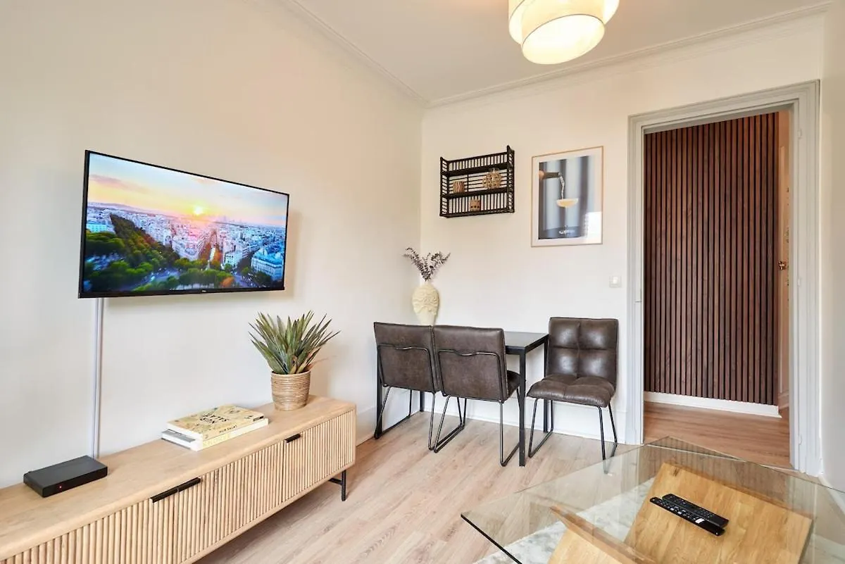 Apartament Ney - 2 Bedrooms 1 Living Room Paryż