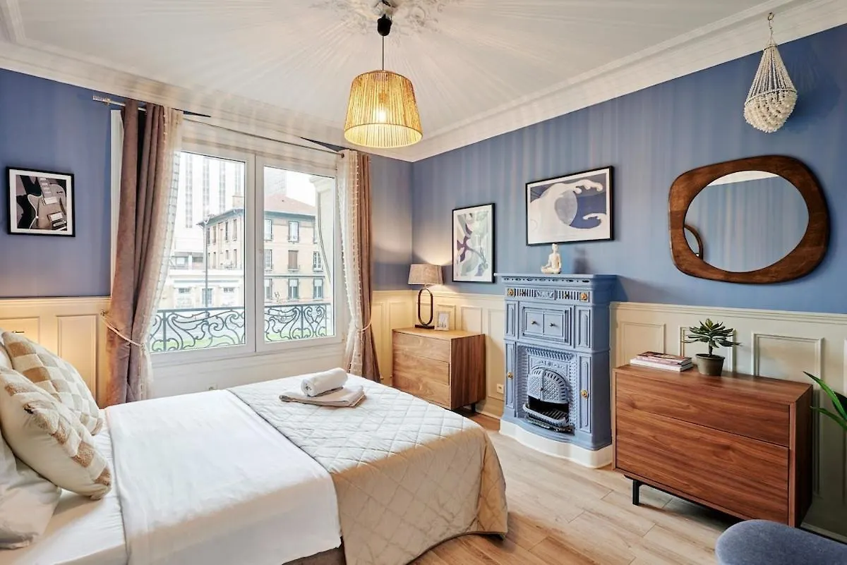 Ney - 2 Bedrooms 1 Living Room Paris France