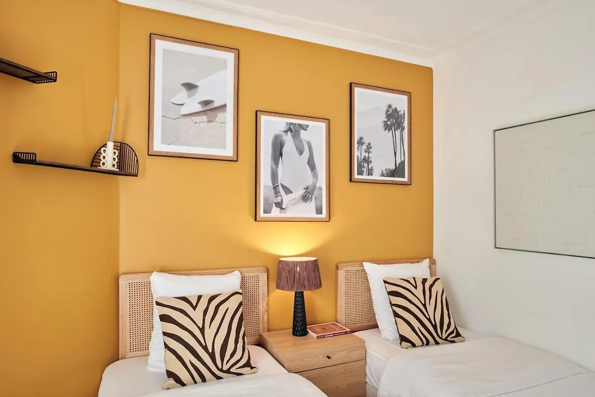 Ney - 2 Bedrooms 1 Living Room Paris 0*,  France