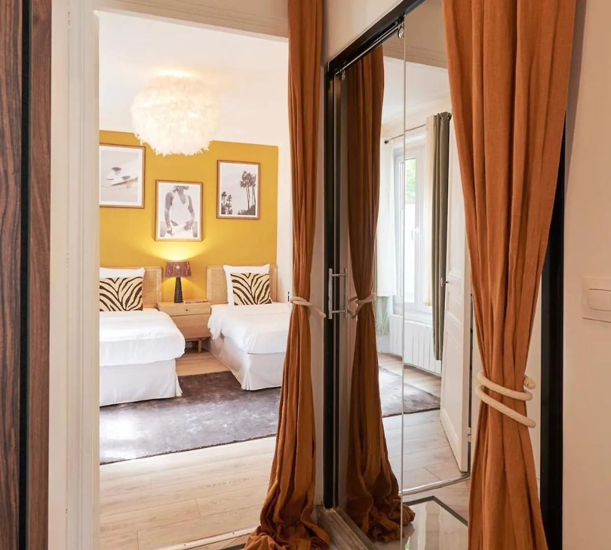 Ney - 2 Bedrooms 1 Living Room Paris France