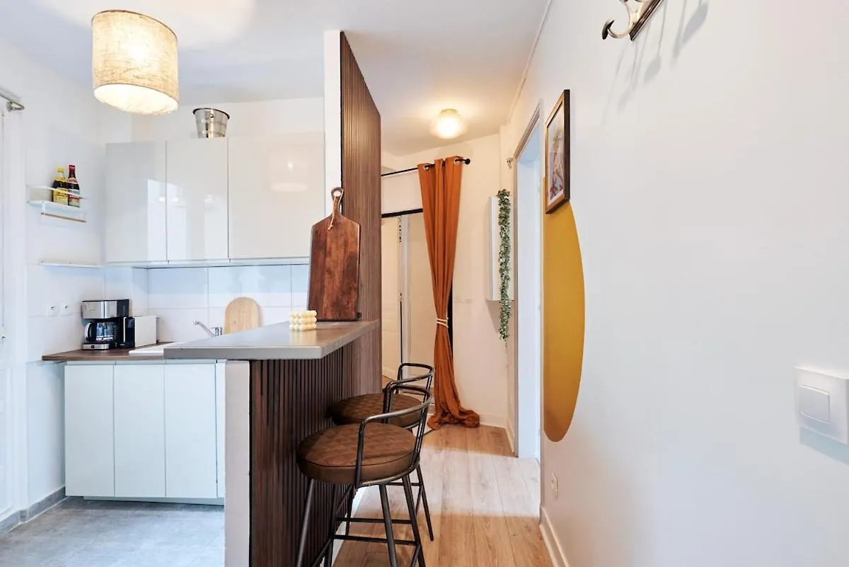 Ney - 2 Bedrooms 1 Living Room Paris Apartment