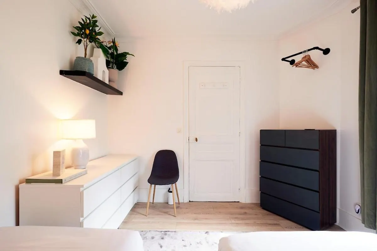 Ney - 2 Bedrooms 1 Living Room Paris